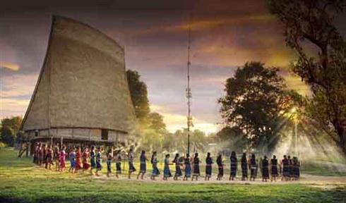 ເພີ່ມທະວີການຮ່ວມມືດ້ານການທ່ອງທ່ຽວລະຫວ່າງບັນດາທ້ອງຖິ່ນພາກກາງແລະໄຕຫງວຽນ